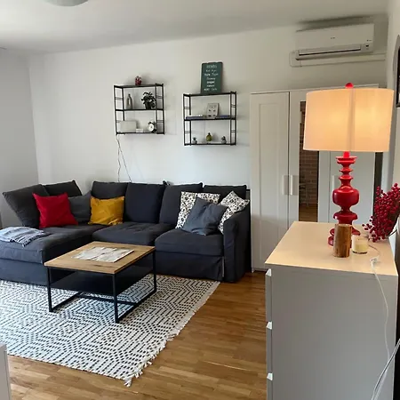 Soos Apartament *