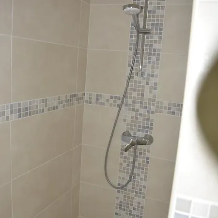 Soos Apartment *